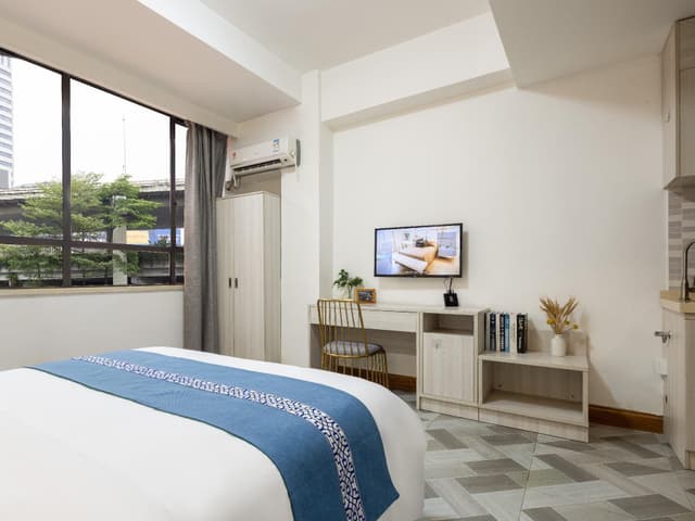 Huazhu - Room With Bed