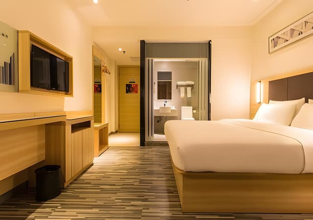 Business Queen Room