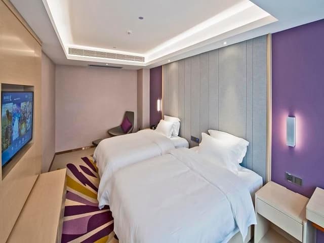 WH - Business Suite with Twin