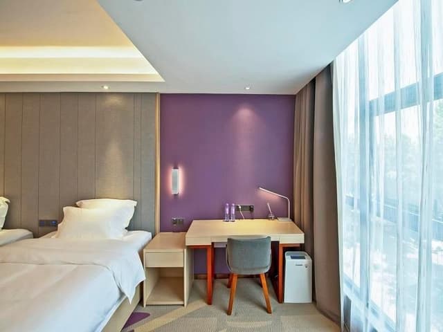 WH - Business Suite with Twin