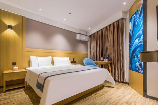 Business Queen Room