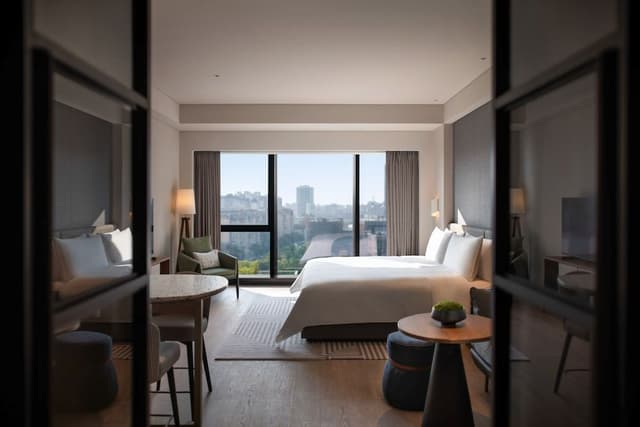 Deluxe King Room