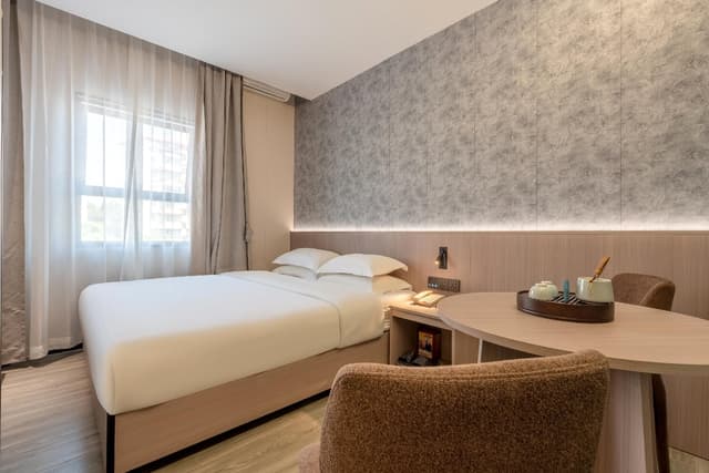 Business King Room