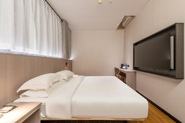 1 King Bed