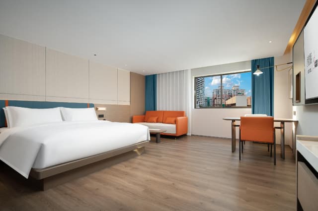 Business Suite Room