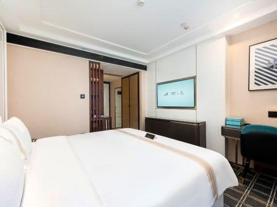 WH - Deluxe Bed Room