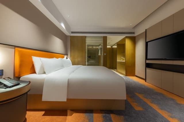 Deluxe Room Queen