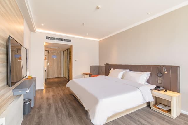 Huazhu - Room With Bed