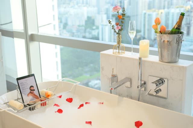 LUXURY MAGNIFIQUE ROOM, Club Millésime Access, 1 King Bed, Bay View