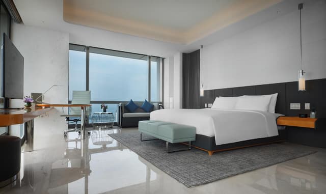 LUXURY MAGNIFIQUE ROOM, Club Millésime Access, 1 King Bed, Bay View
