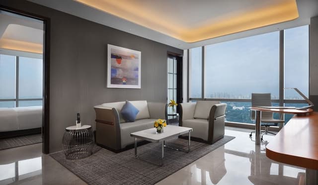 PRESTIGE SUITE, Club Millesime Access,1 King Bed, Ocean View