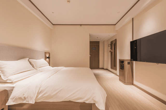 Huazhu - Room With Bed