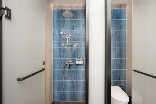 1 King Standard Extra Floor Space