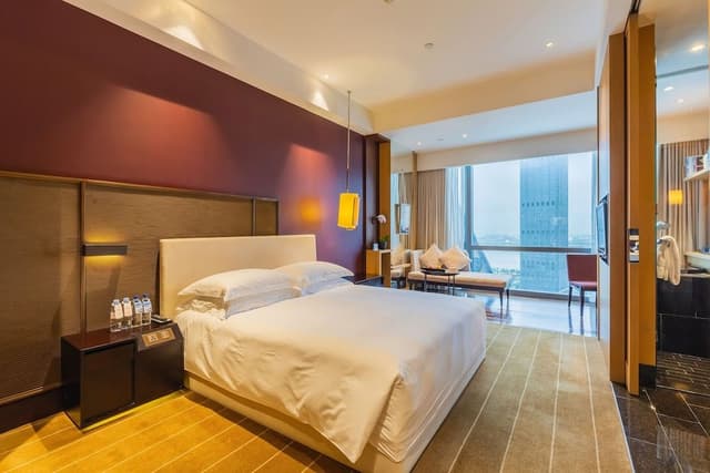Deluxe Sea View King Bed Room