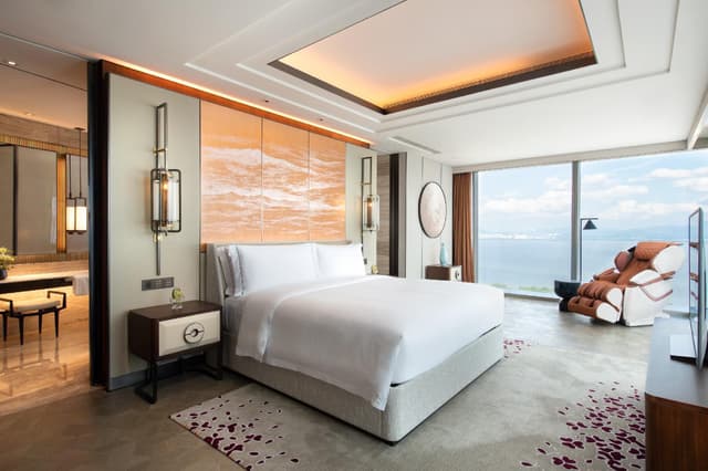 Raffles Suite