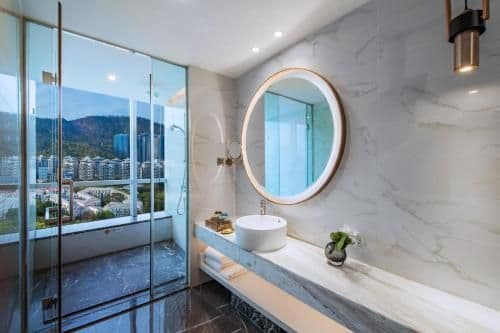 Mountain View Queen Room