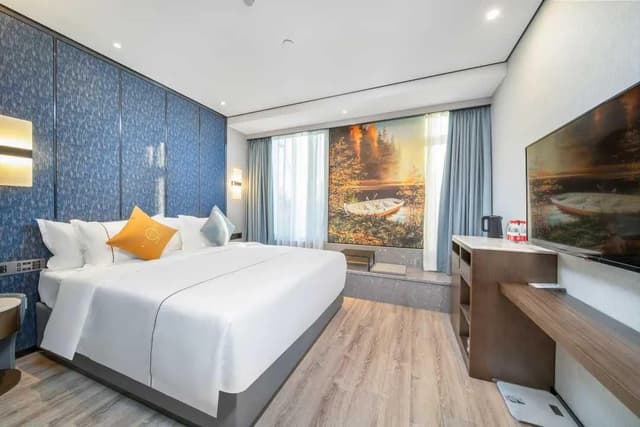 Queen Room with View