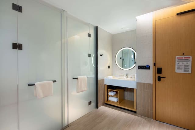 KING DELUXE ROOM