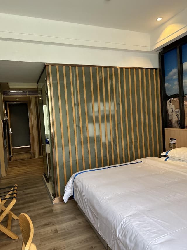 Deluxe King Suite