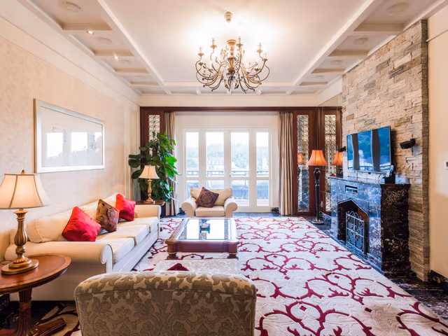 Premier Club Lake View Suite