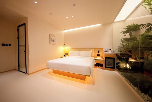 Signature Double Room, 1 Queen Bed, Non Smoking