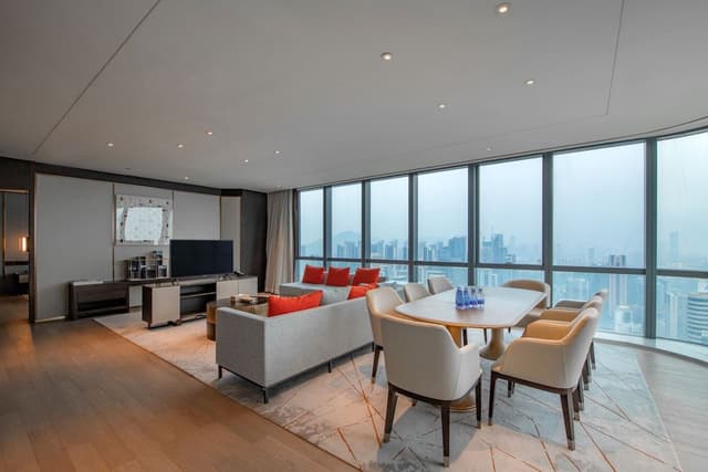 Presidential Suite, Club Lounge Access