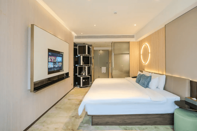 Room with 1 King Bed