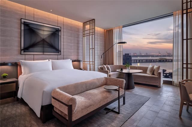 KING EXECUTIVE ROOM BAY VIEW