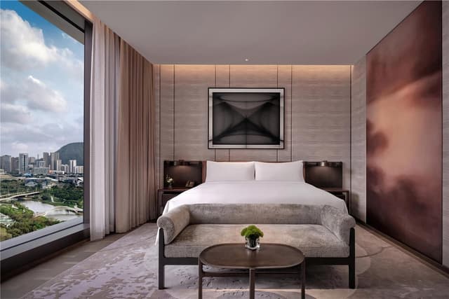 KING DELUXE SUITE