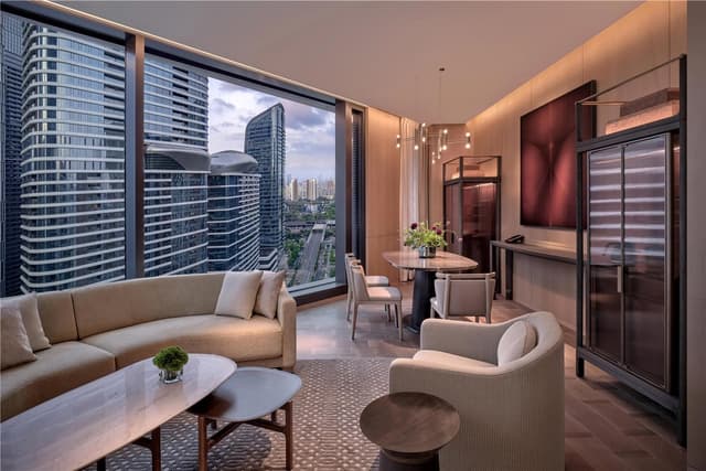 KING DELUXE SUITE