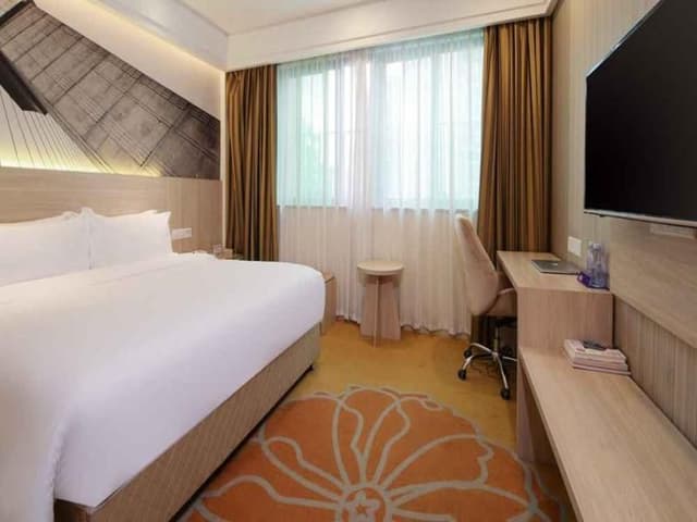 Queen Room with View