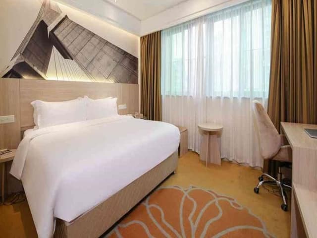 Queen Room with View
