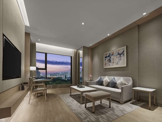 KING TWO BEDROOM APARTMENT