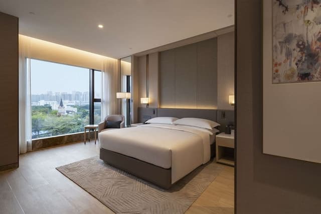 KING TWO BEDROOM APARTMENT