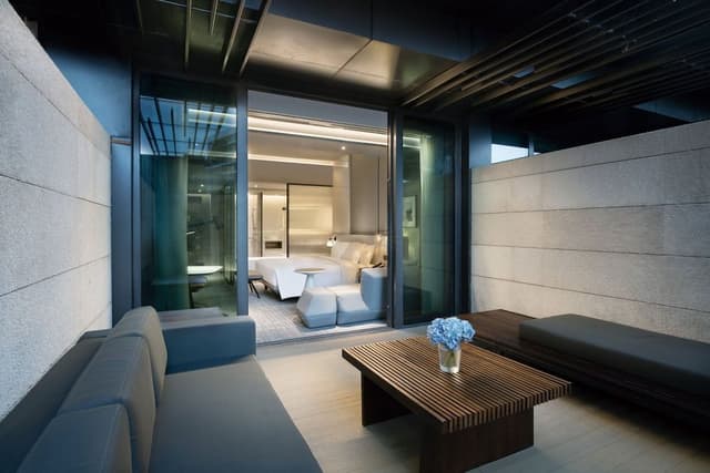 Standard Room, 1 King Bed, Club Lounge Access (Outdoor Garden)