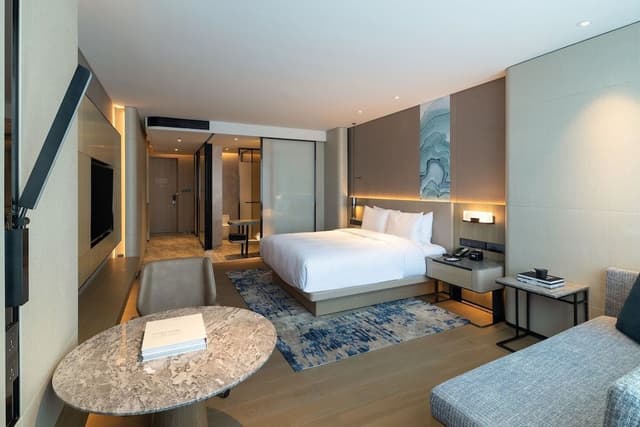 Club Room, 1 King Bed