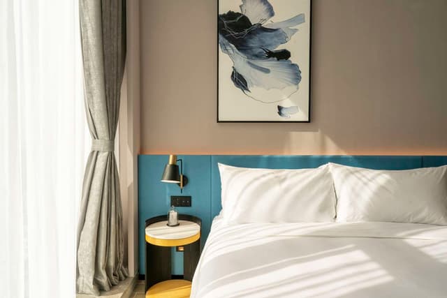 KING GUEST ROOM HIGH FLOOR