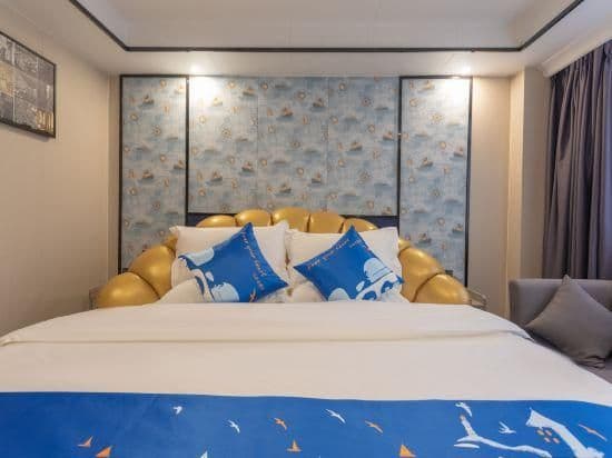 Elegant Round-bed Room