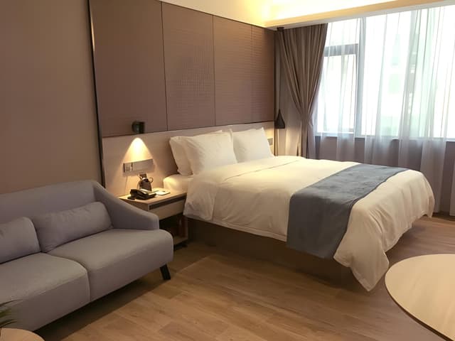Deluxe Queen Bed