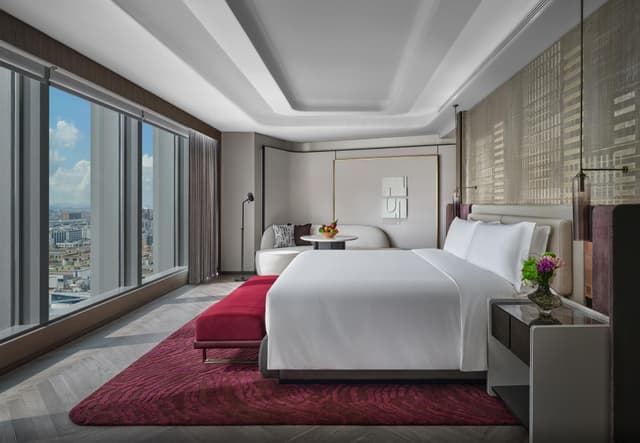 1 King Junior Suite Living Area
