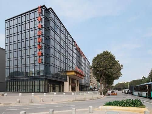 Vienna International Hotel South Gate of Shenzhen International Convention and Exhibition Center Vienna International Hotel South Gate of Shenzhen International Convention and Exhibition Center