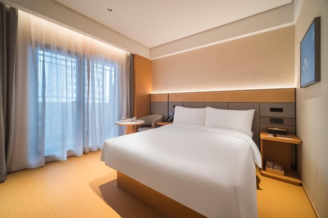 Huazhu - Room With View