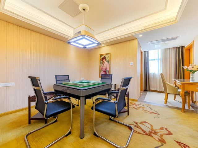 Vienna - Functional Chess Suite Room