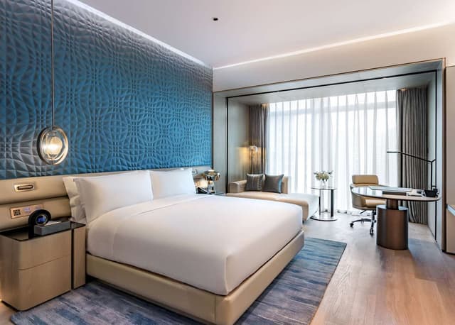 KING EXECUTIVE ROOM