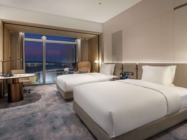 TWIN DELUXE ROOM