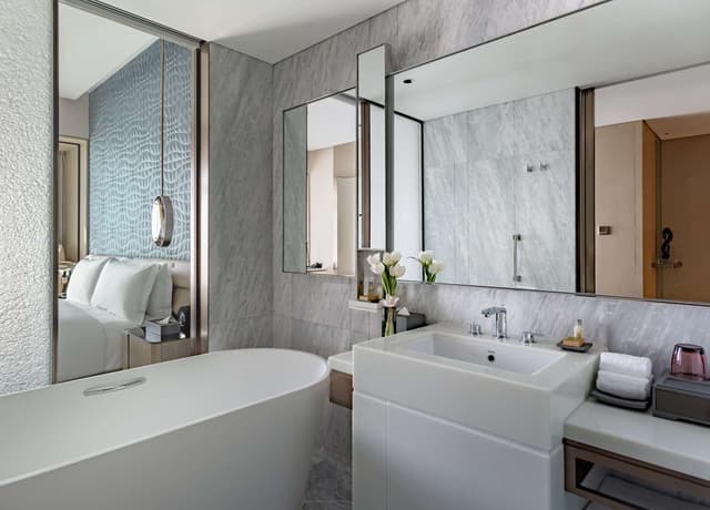 KING EXECUTIVE ROOM