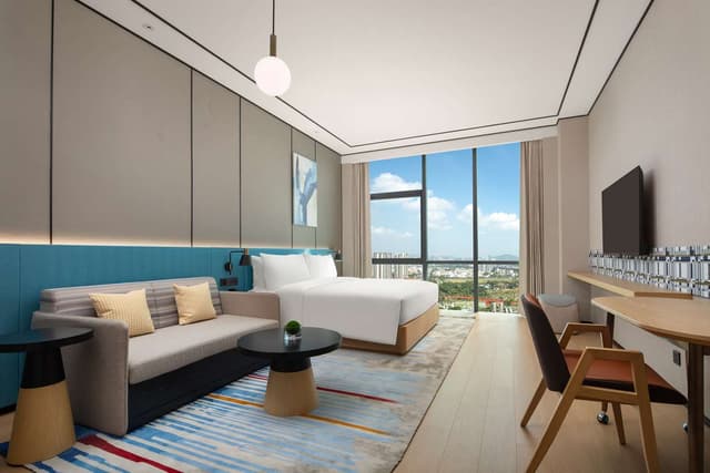 KING GUEST ROOM WITH SOFA BED
