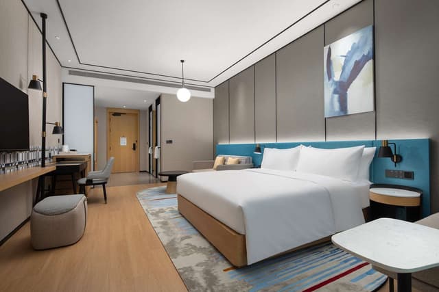KING GUEST ROOM HIGH FLOOR