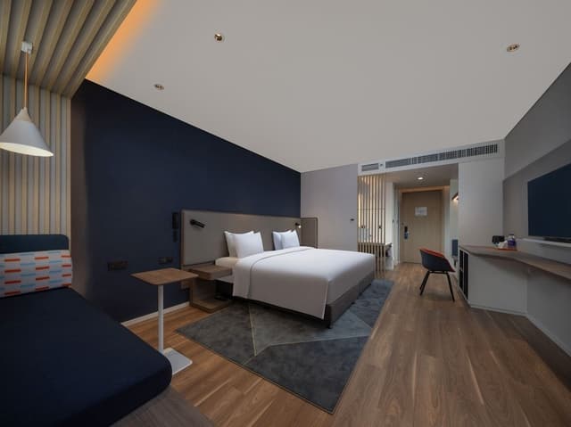 Standard Room, 1 King Bed (High Floor)