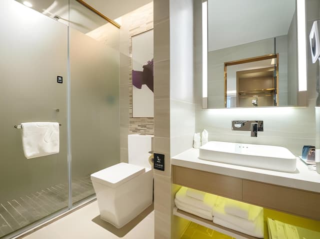 WH - Deluxe Bed Room